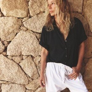 XiRENA Black Button Down Shirt
